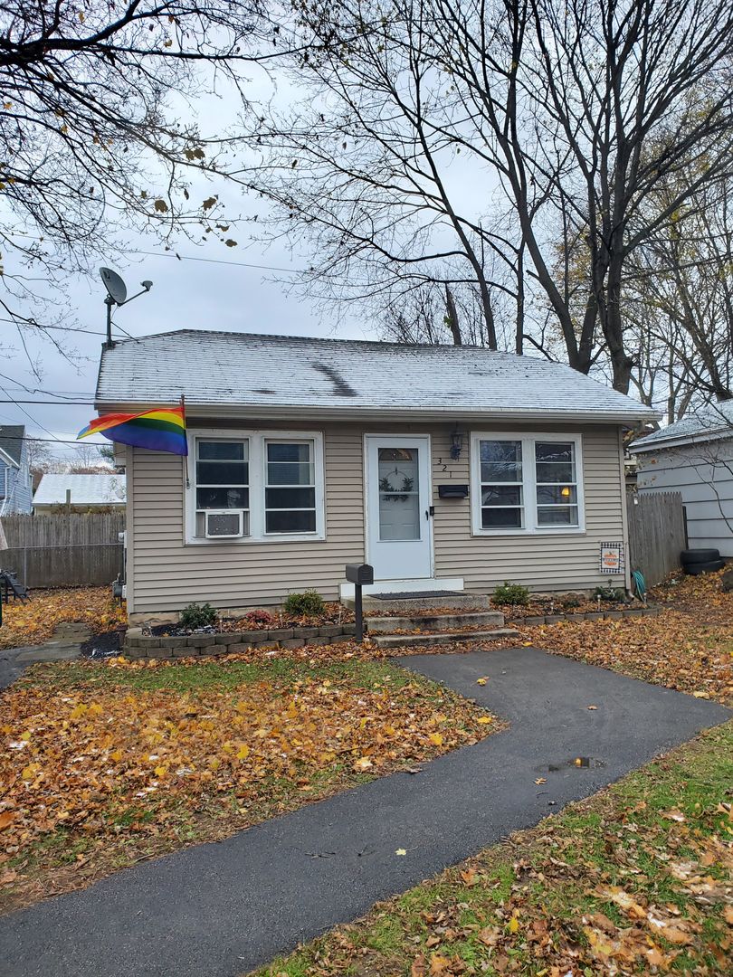 Rochester House: 321 Estall Rd