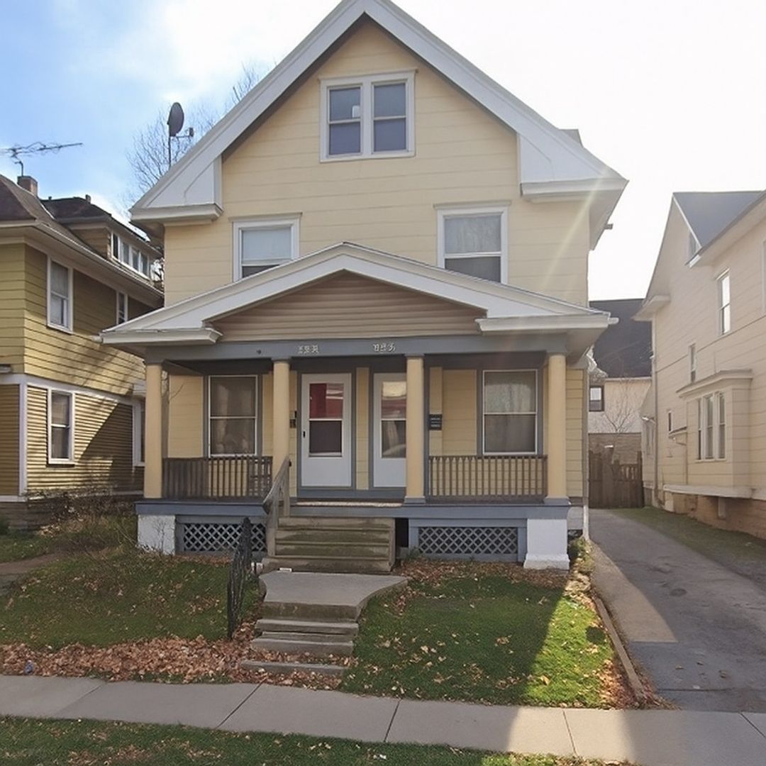 Rochester Apartment: 403-405Melville