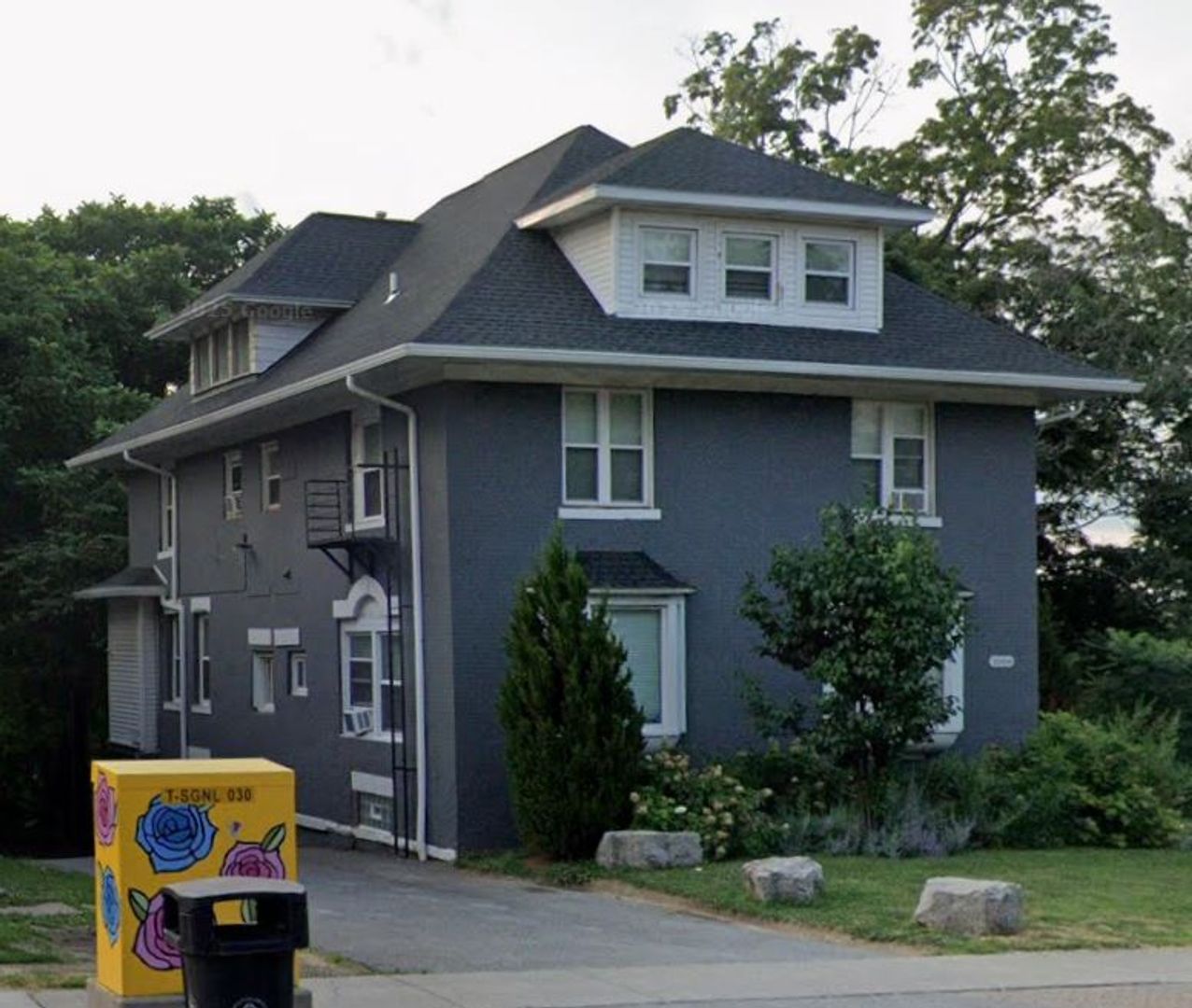 Rochester Apartment: 1006 Lake Ave