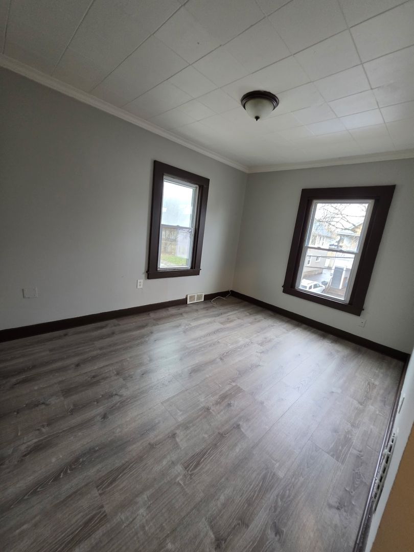 Rochester Apartment: 19 Texas St