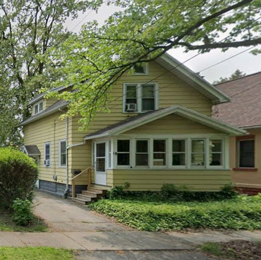Rochester House: 19 Garland Avenue