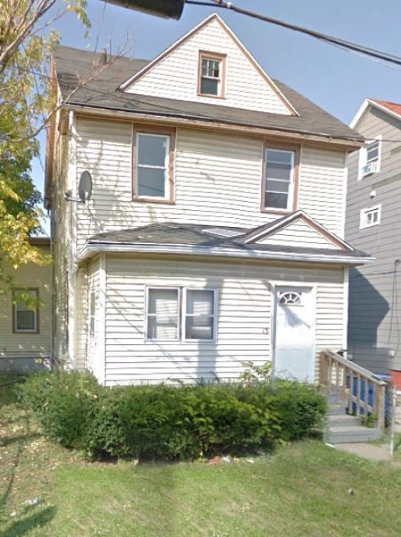 Rochester Apartment: 15 Home Pl