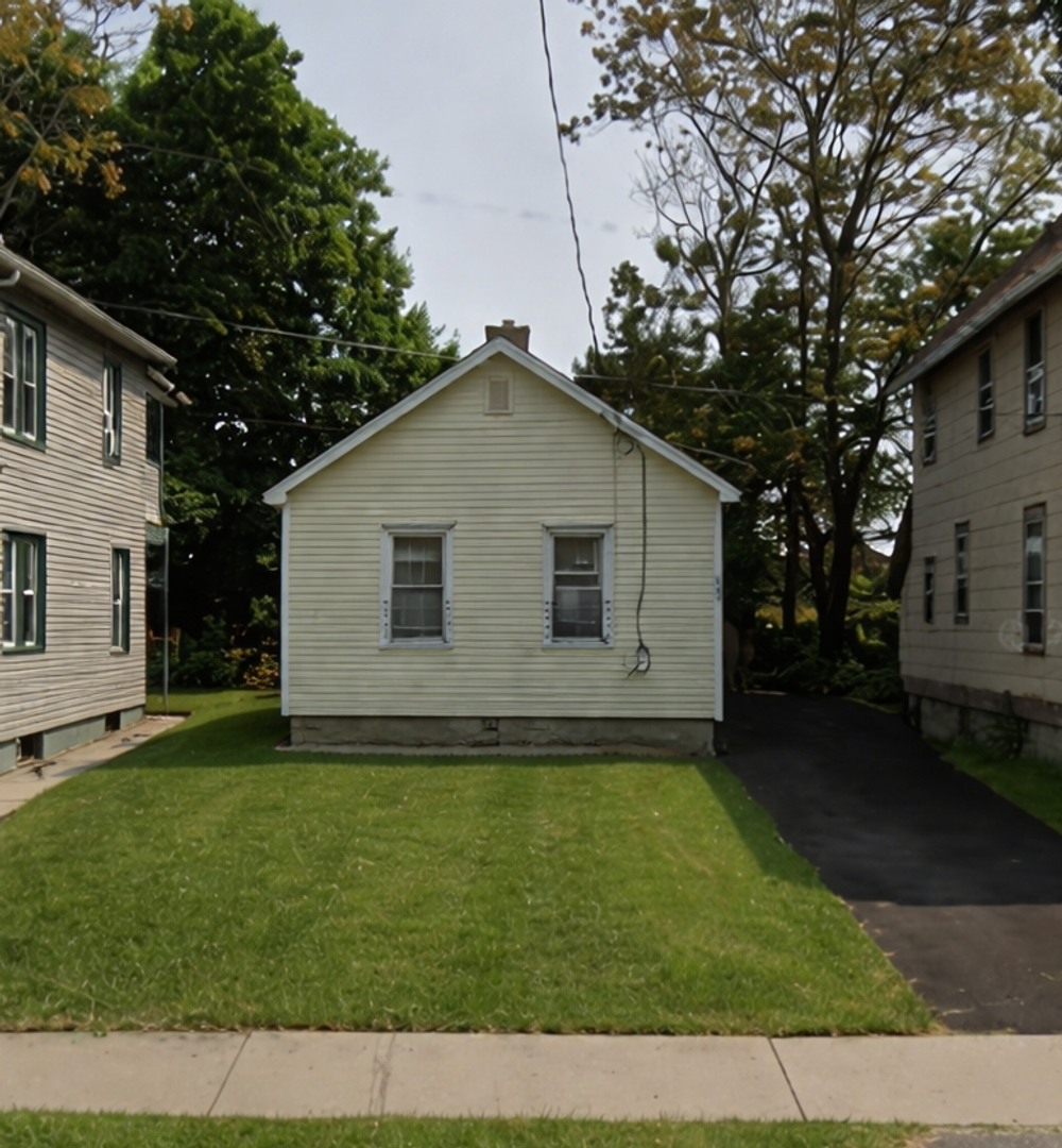 Rochester House: 684 W Broad Street