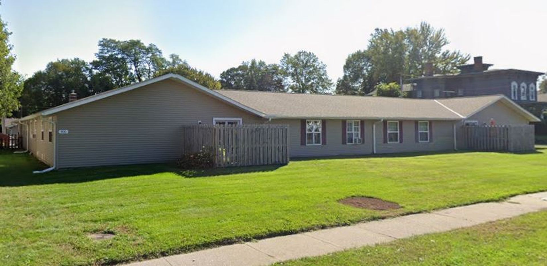 Painsville Apartment: 400 East Erie St