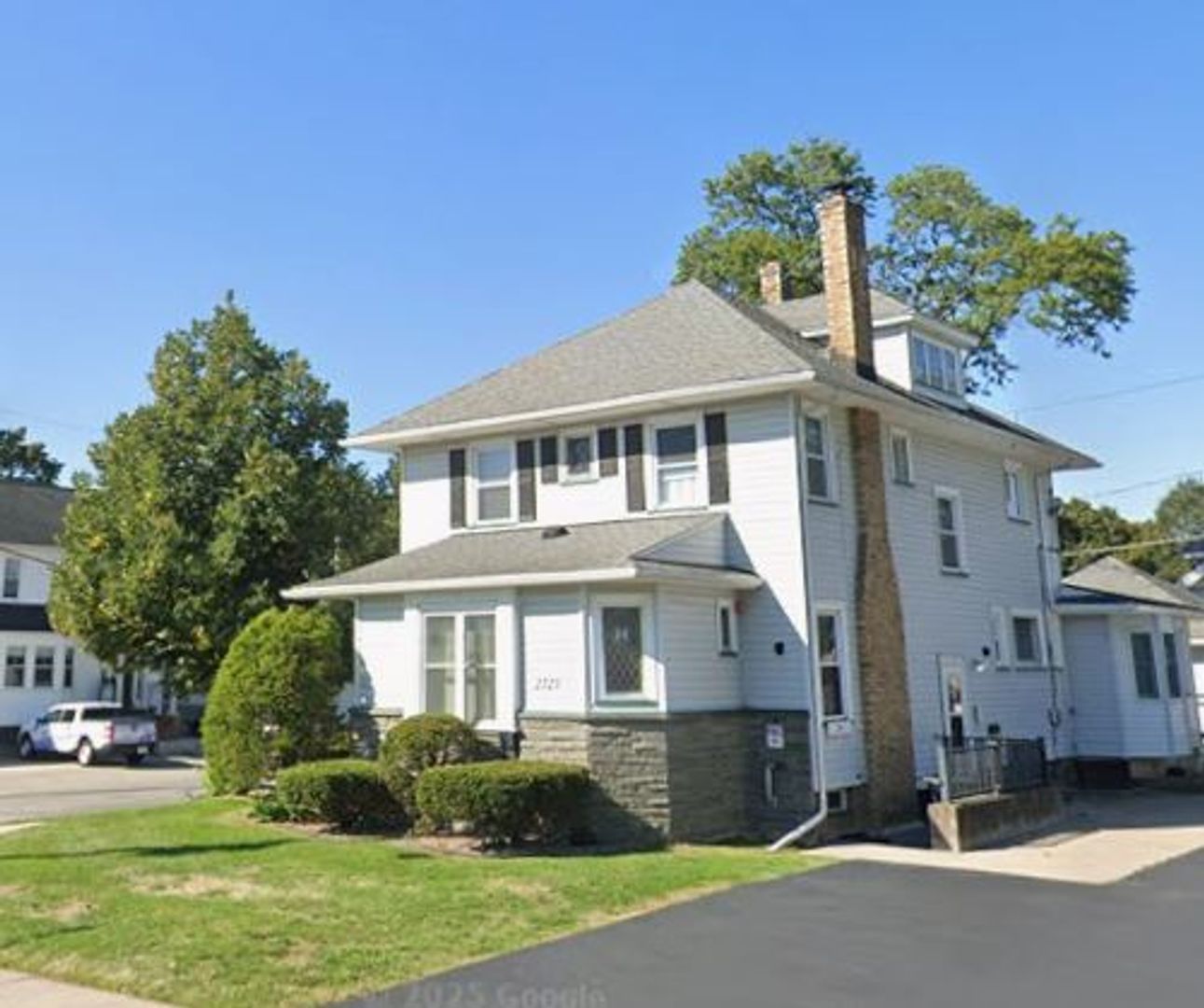 Rochester Apartment: 2729 Dewey Ave