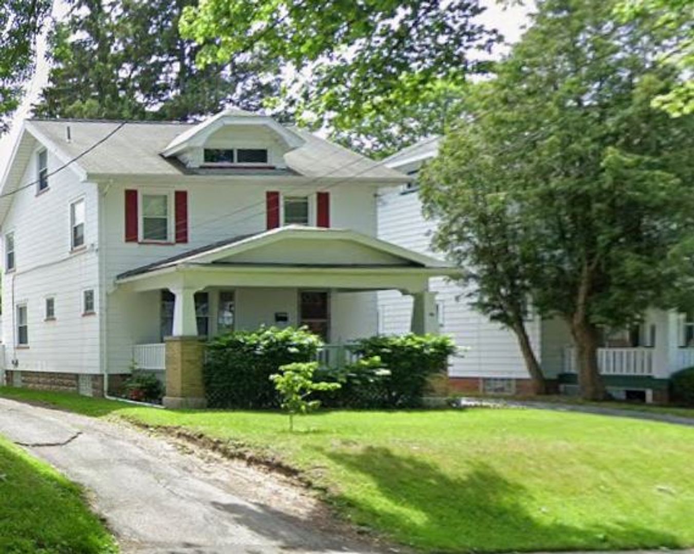 Rochester House: 93 Tryon Park