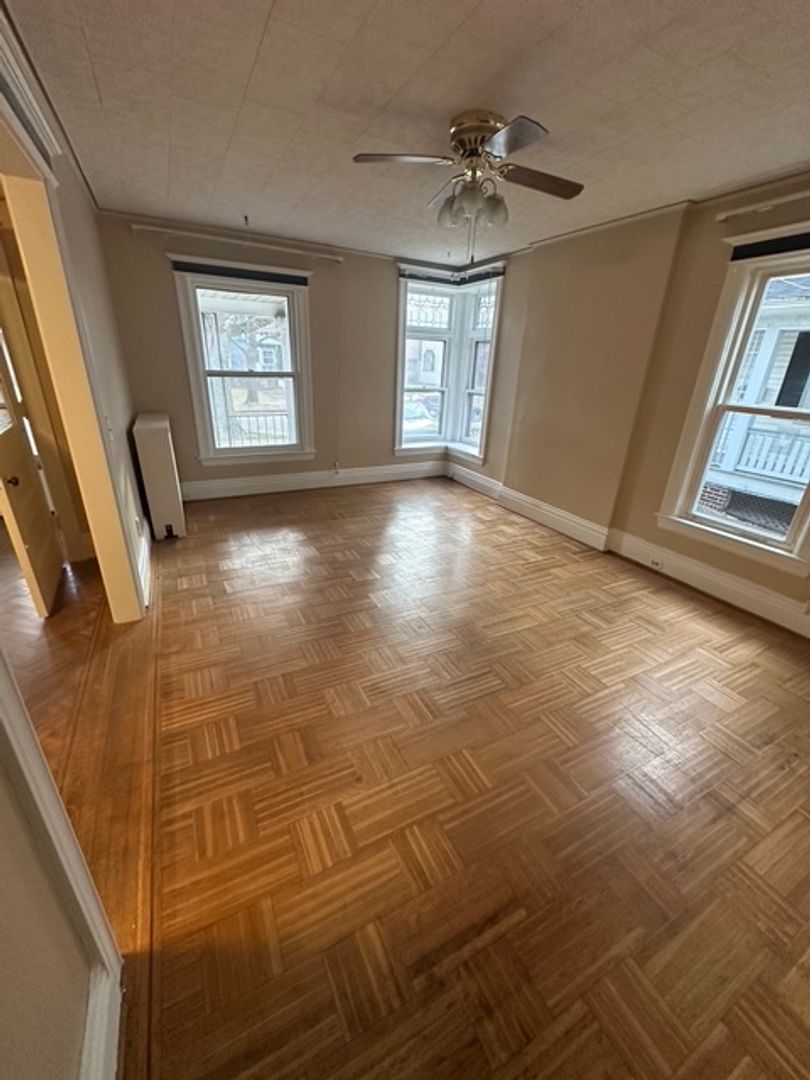 Rochester Apartment: 293 Dartmouth St