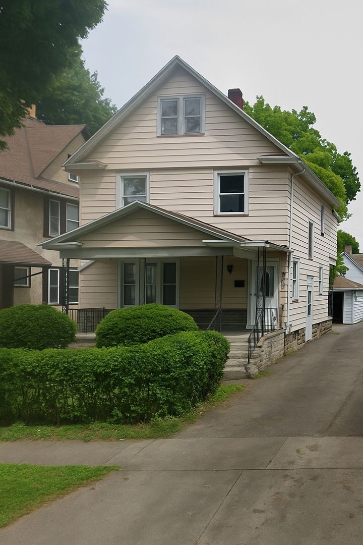 Rochester House: 268 Avenue C