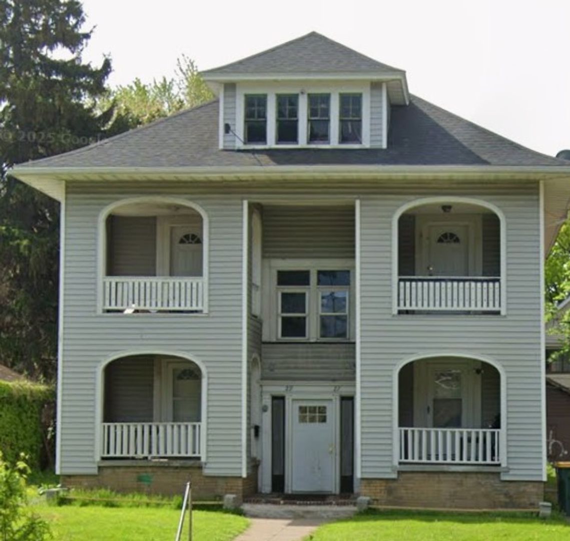 Rochester Apartment: 27 Carthage Dr