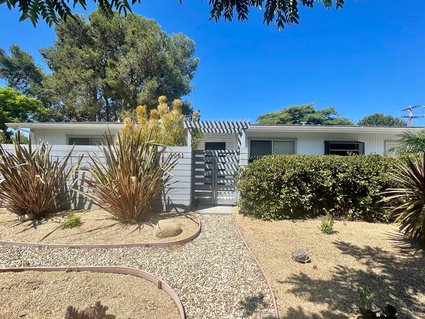 Santa Barbara House: 1061 Via Regina