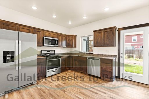 3 Bedroom 2.5 Bathroom Townhome – photo 1