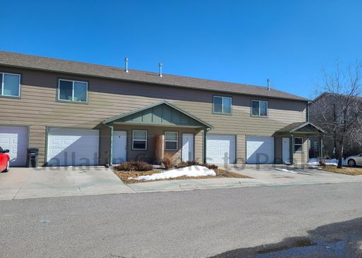 3 Bedroom 2.5 Bathroom Townhome – photo 1