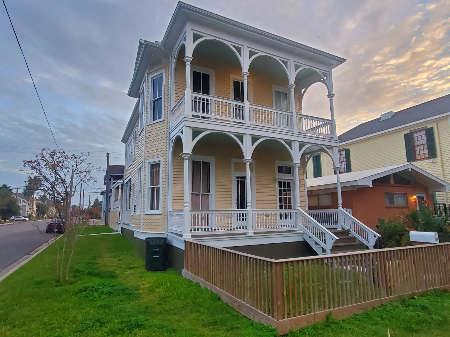 Galveston Apartment: 1801 Church St