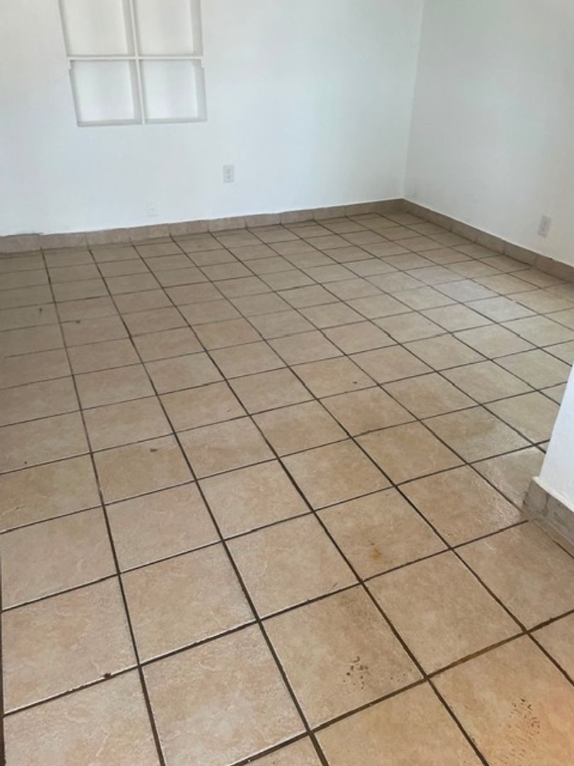 Upgraded 2 bedroom 1 bathroom Huge backyard Private parking 3 of 9