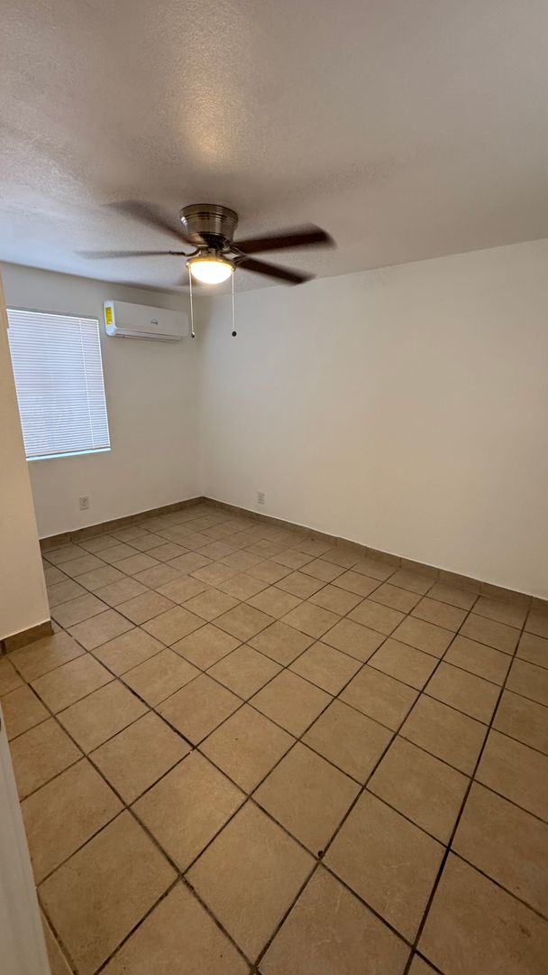Upgraded 2 bedroom 1 bathroom Huge backyard Private parking 7 of 9