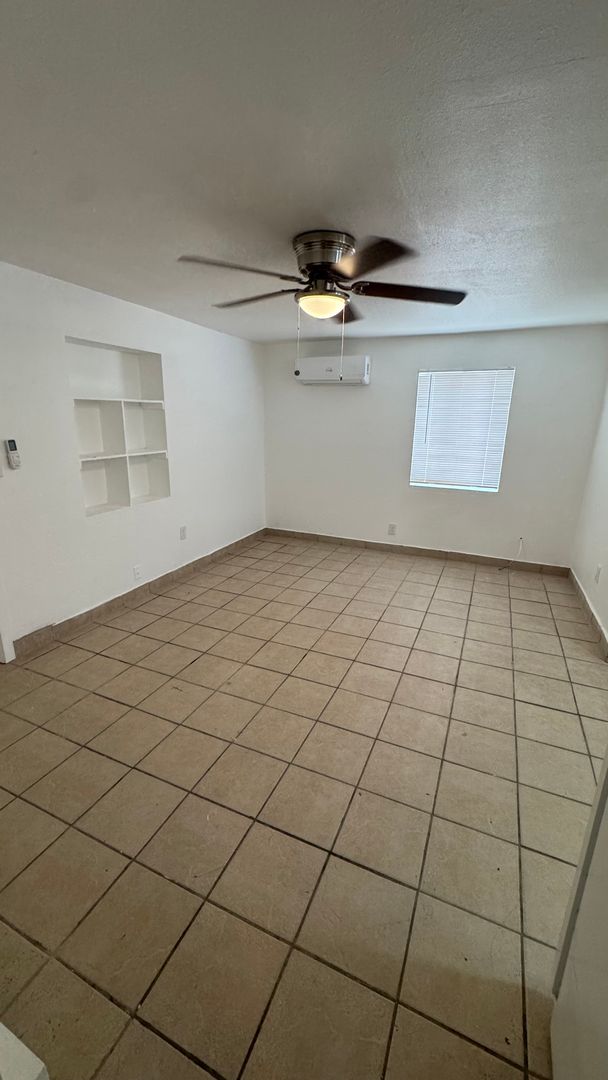 Upgraded 2 bedroom 1 bathroom Huge backyard Private parking 5 of 9