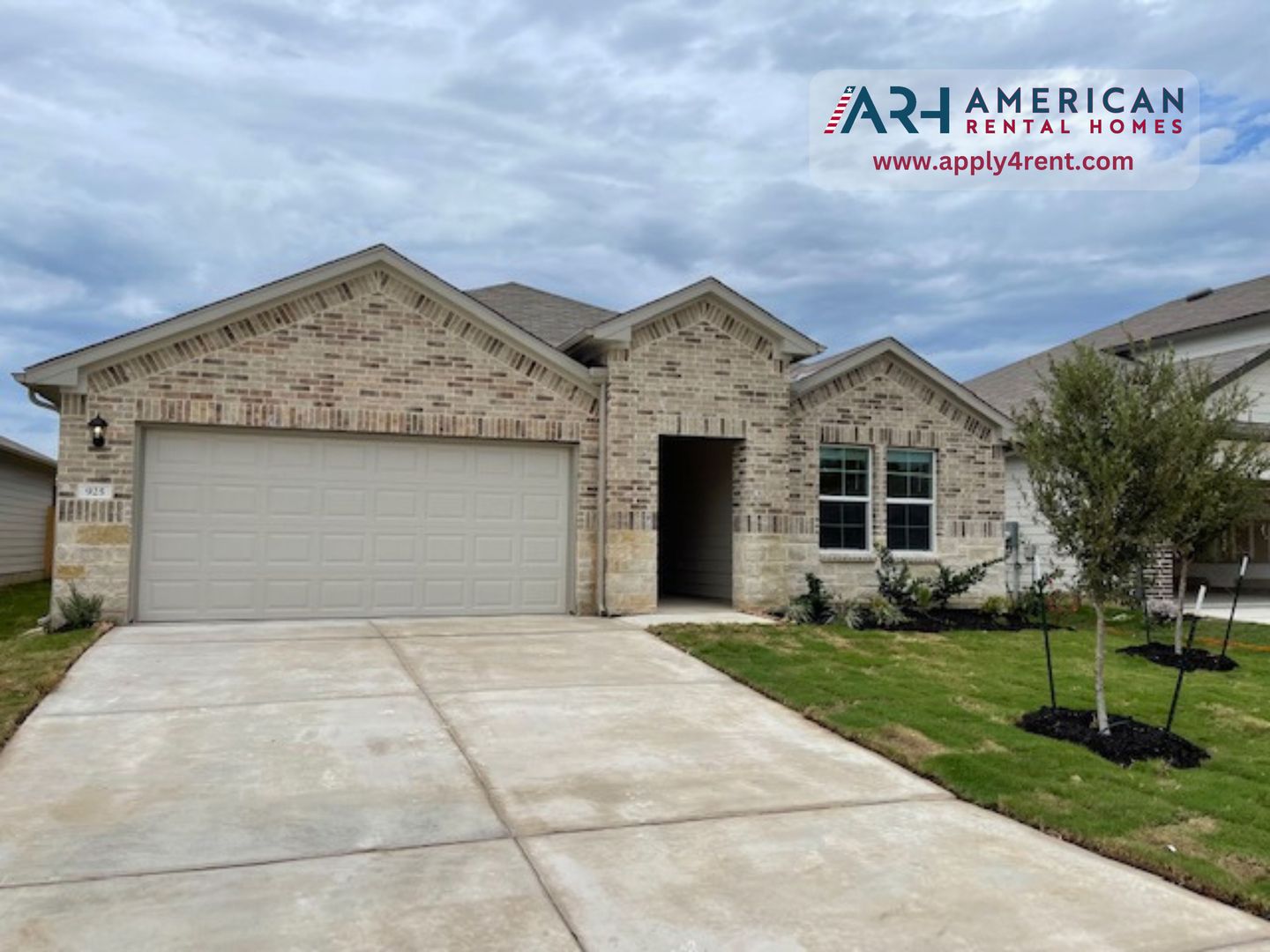 Seguin House: 925 Armadillo Dr
