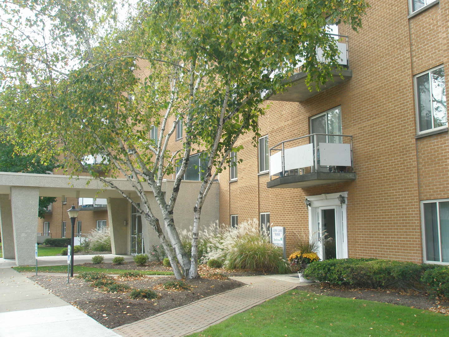 Youngstown Apartment: 465 Gypsy Lane