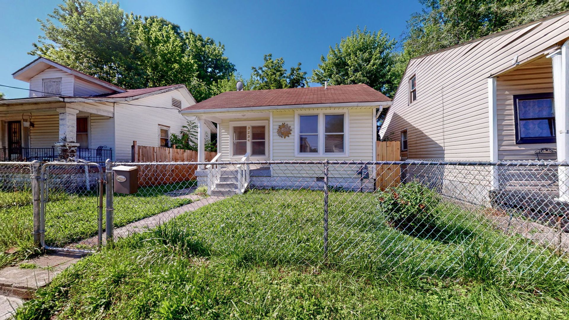 Louisville House: 3234 W Jefferson St