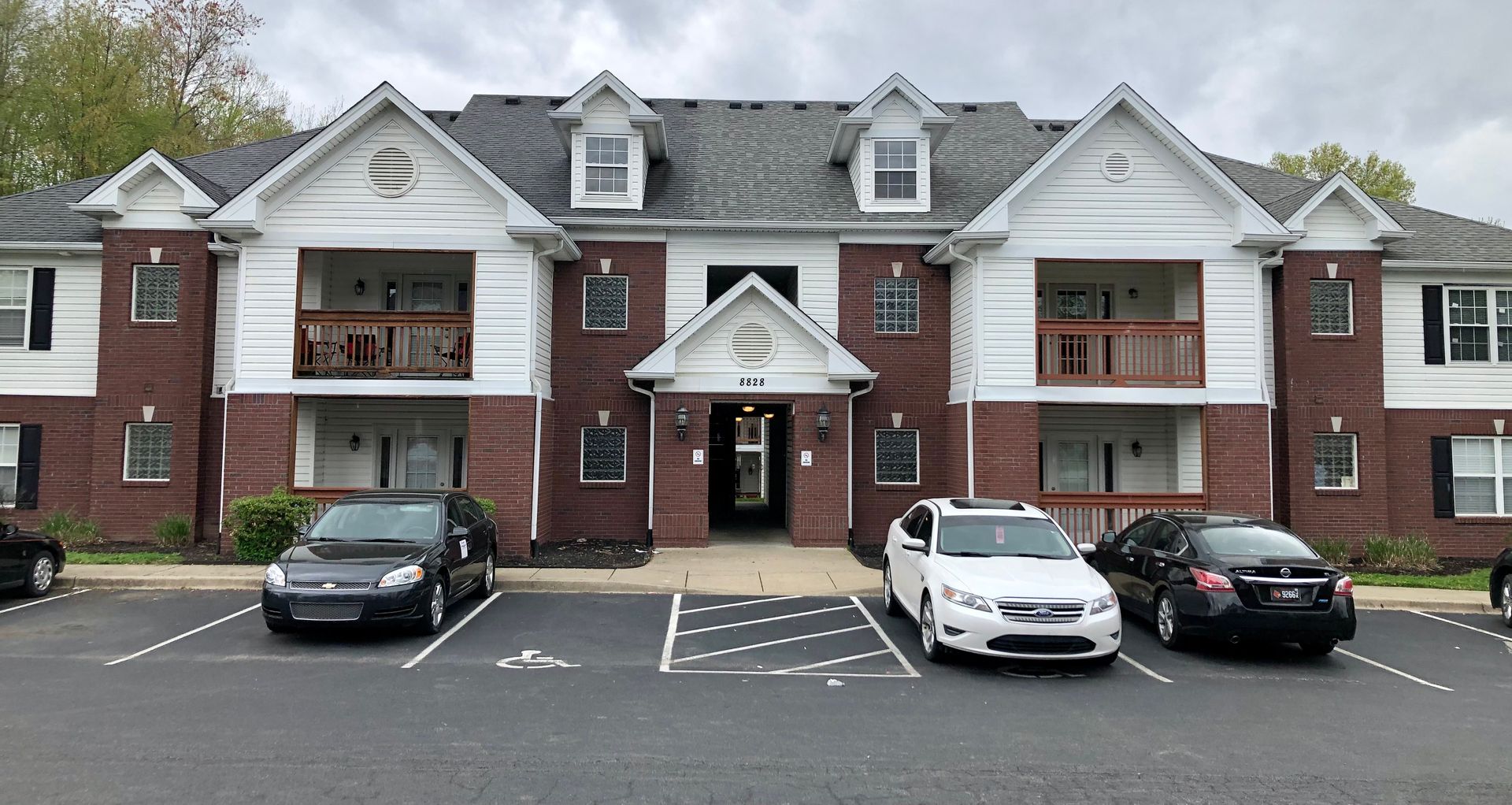 Louisville Apartment: Hickory Trace Apartments