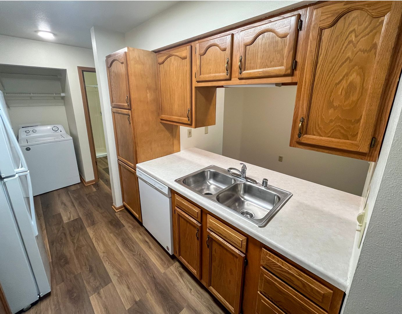 Madison Apartment: 1609 N. Thompson Dr.