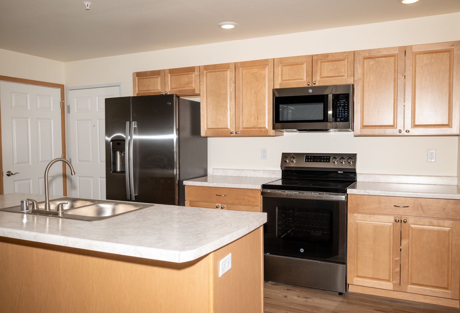 Tomah Apartment: 400 Larkin Street