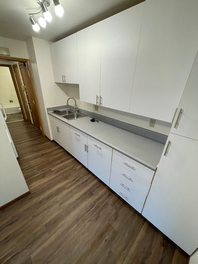 Madison Apartment: 1001-1009 GILBERT ROAD