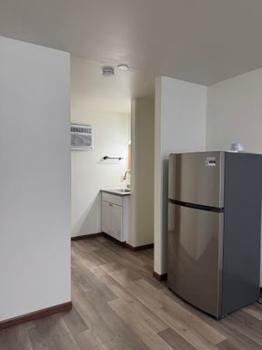 Newly Remodeled Studio Apartment – All Utilities Included!