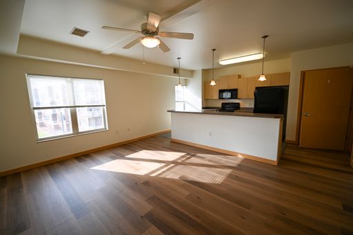 Spacious Studio Apartment at Cannery Square – photo 1