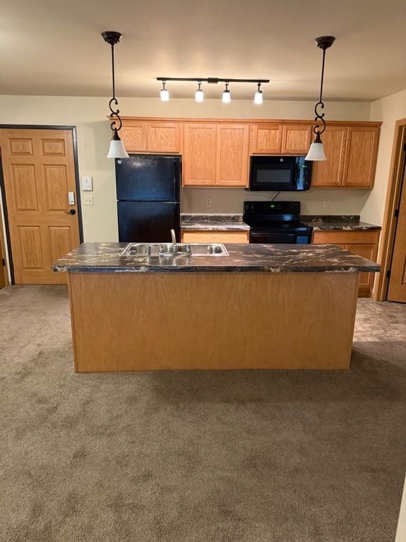 Tomah Apartment: 1010-1028 Berry Avenue