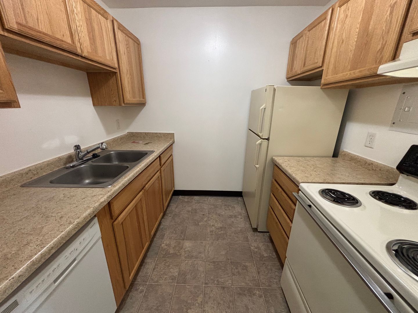 Sun Prairie Apartment: 242 Amber Trail