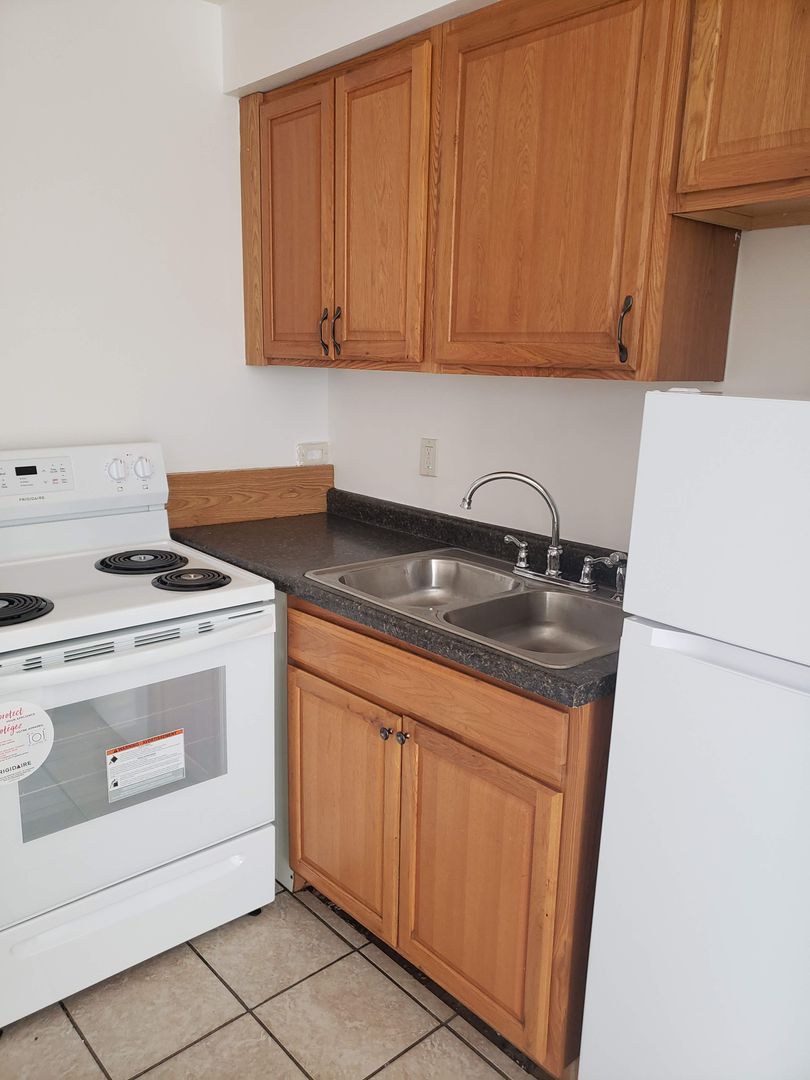 ADAMS Apartment: 535 N MAIN Street