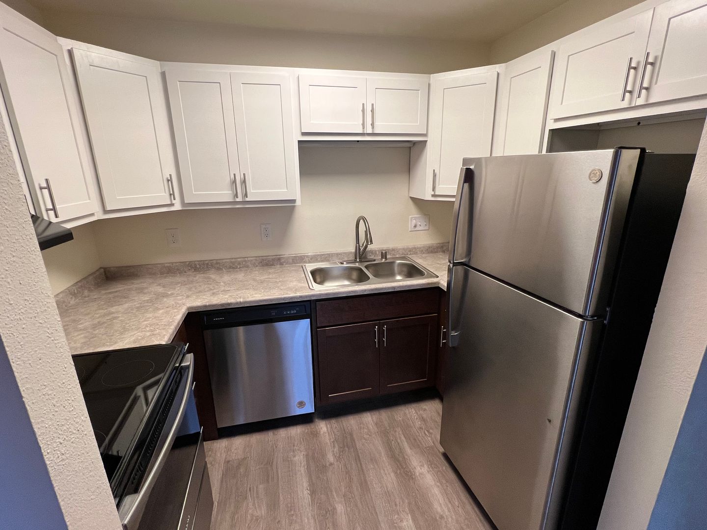 Madison Apartment: 1609 N. Thompson Dr.