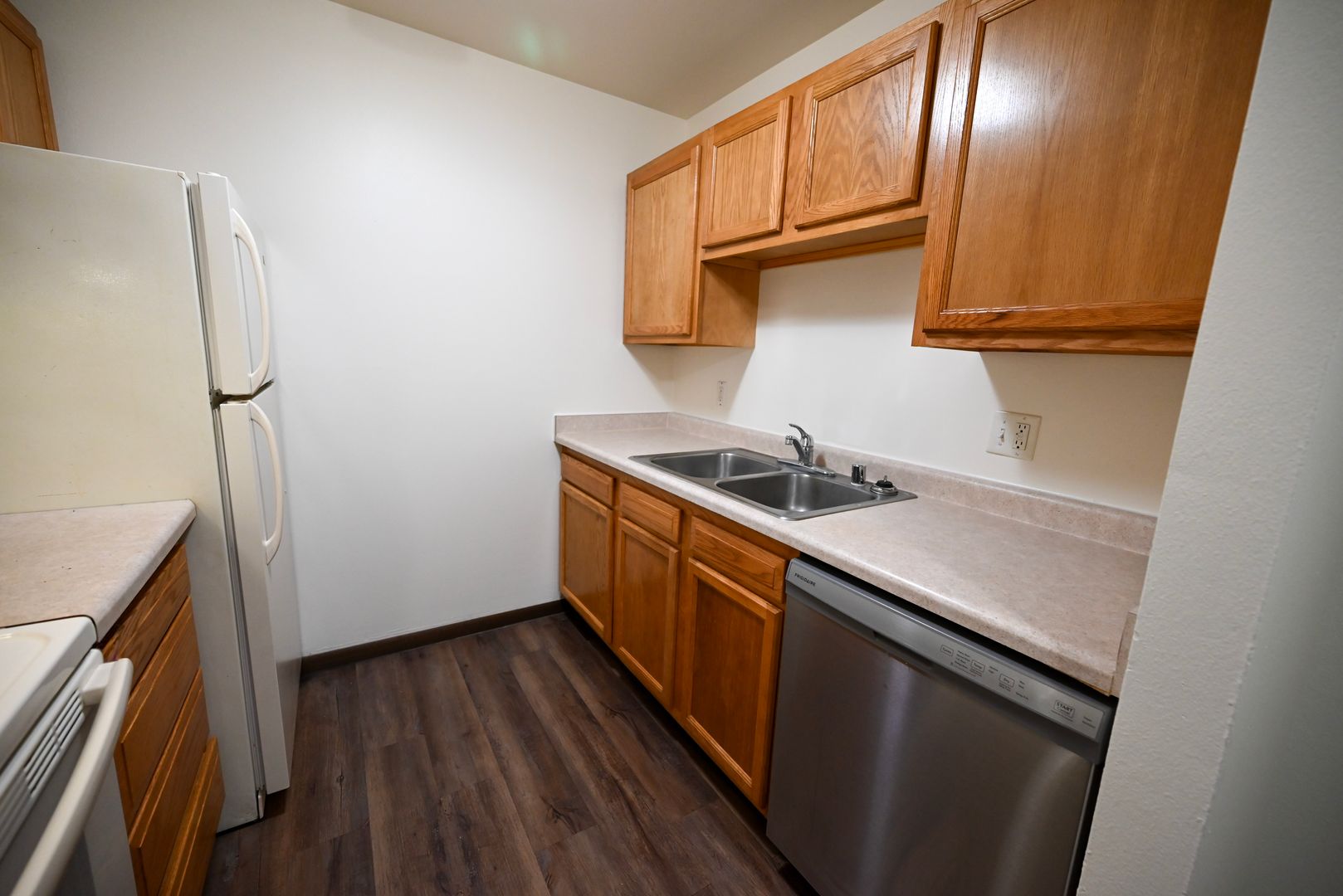 Sun Prairie Apartment: 242 Amber Trail