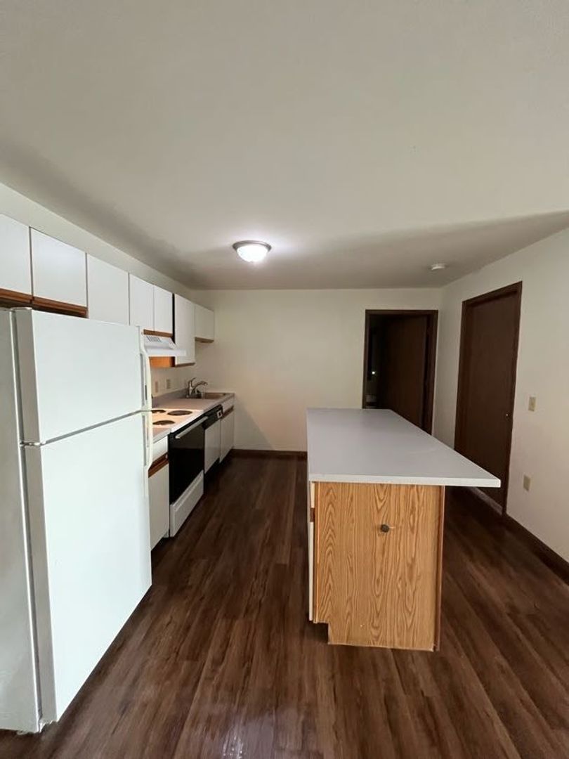 MONROE Apartment: 207 3rd Avenue