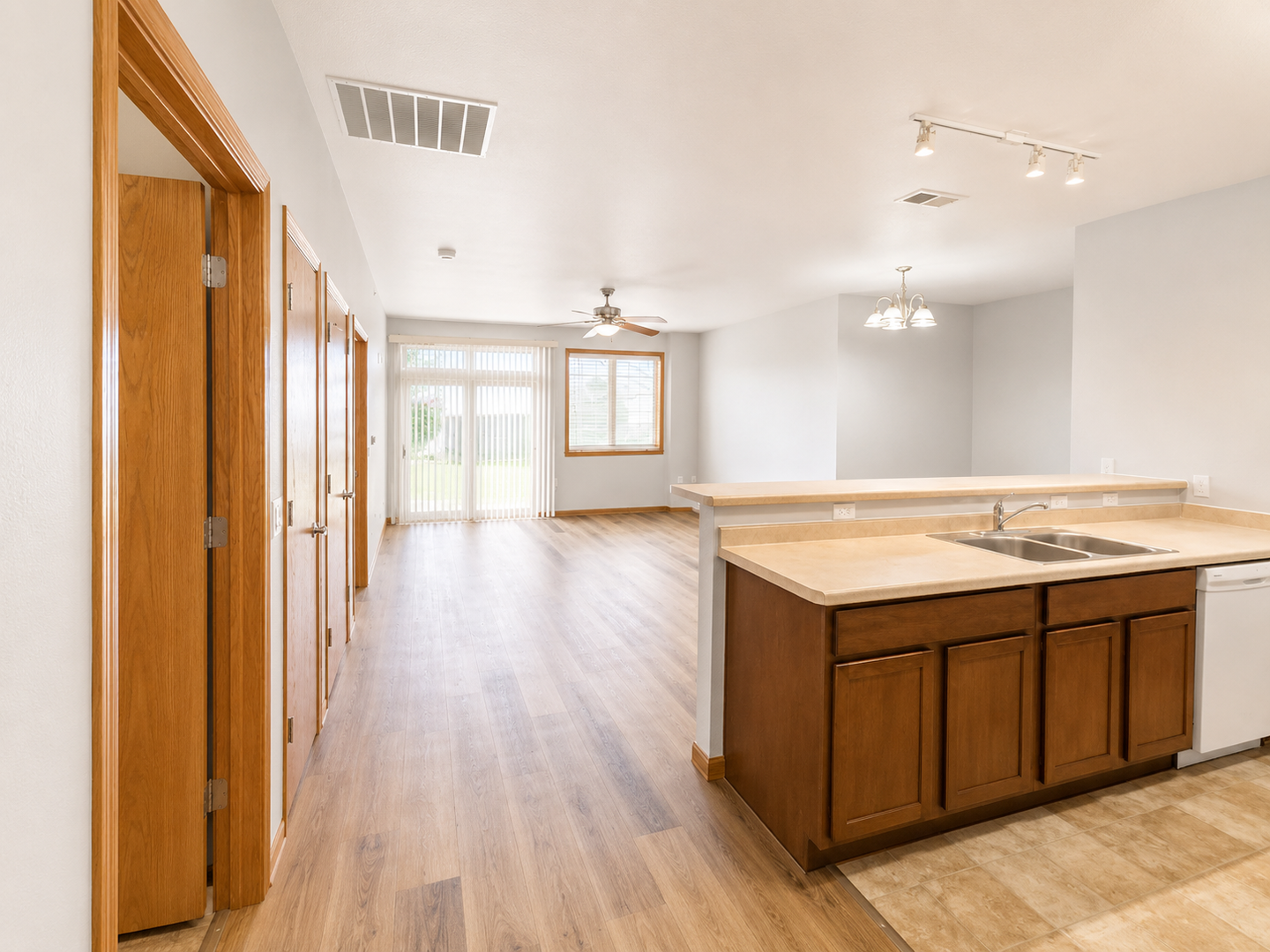 Oregon Apartment: 101 Elliot Lane - 218 Wolfe Street