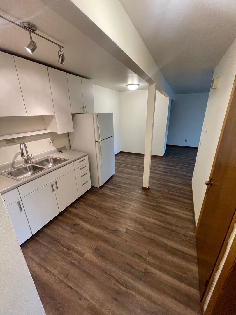 Madison Apartment: 1001-1009 GILBERT ROAD