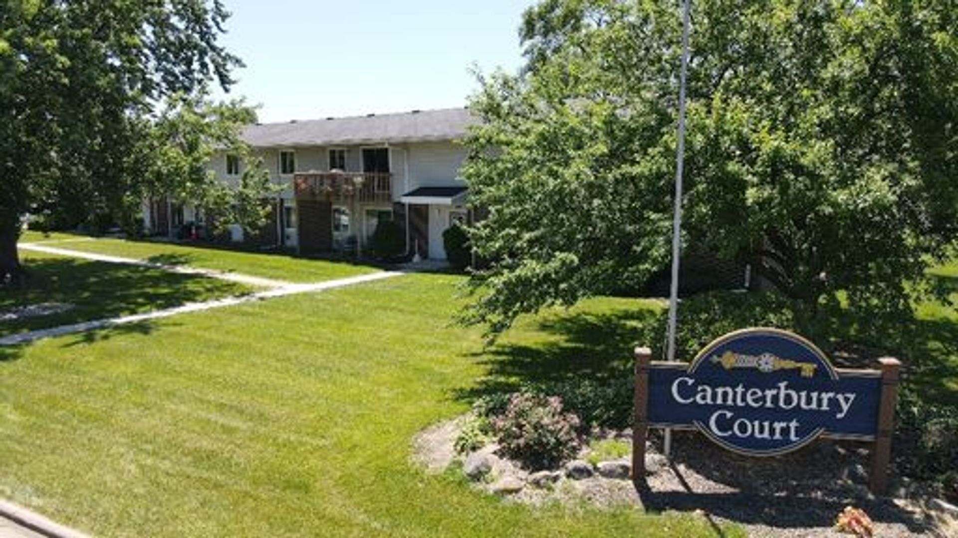 Sun Prairie Apartment: 242 Amber Trail