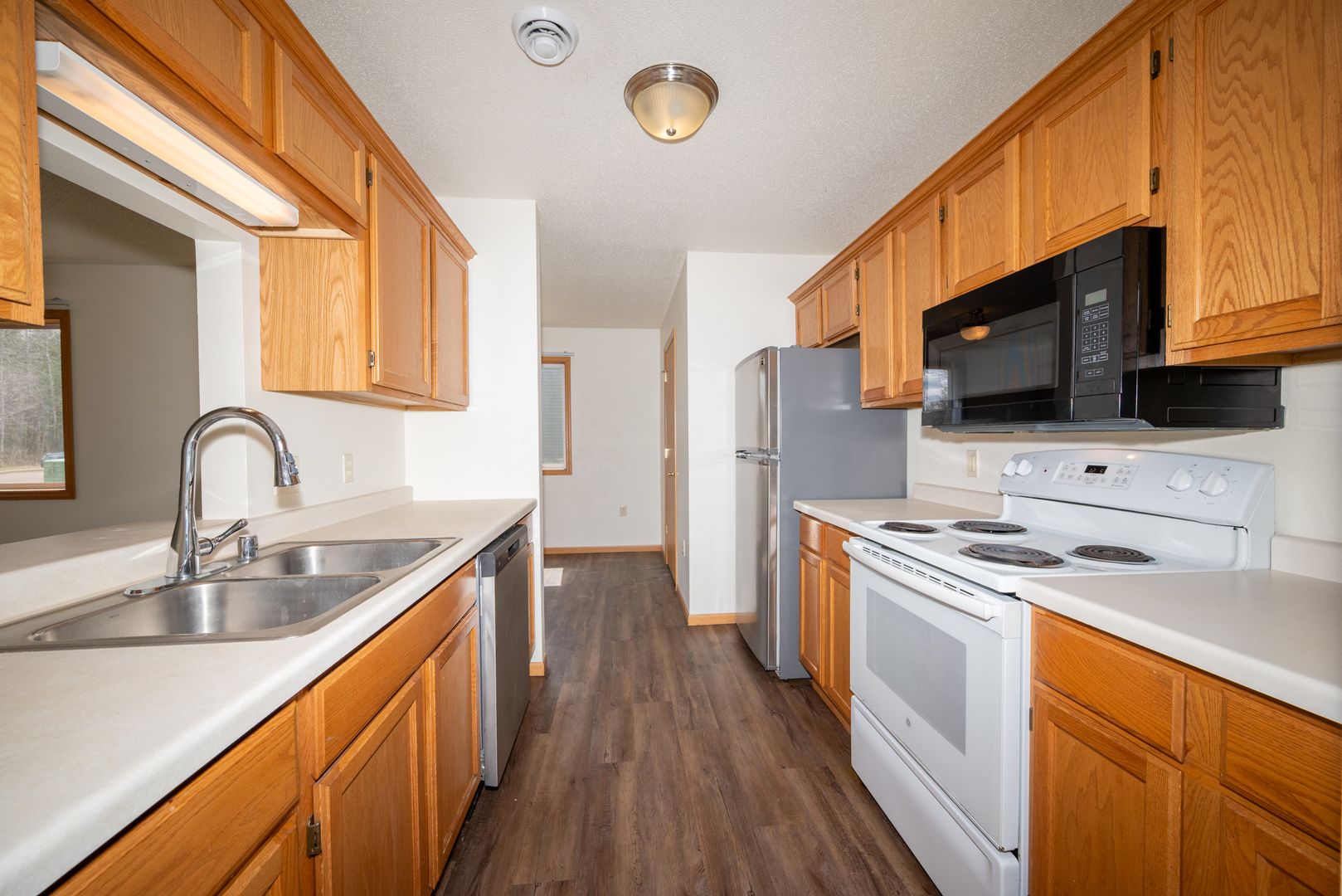 TOMAH Apartment: 1338 MARK Avenue
