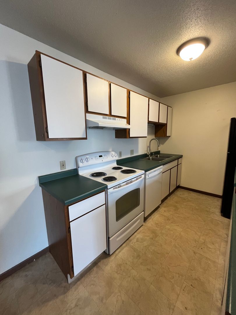 Tomah Apartment: 202-260 Murdock St