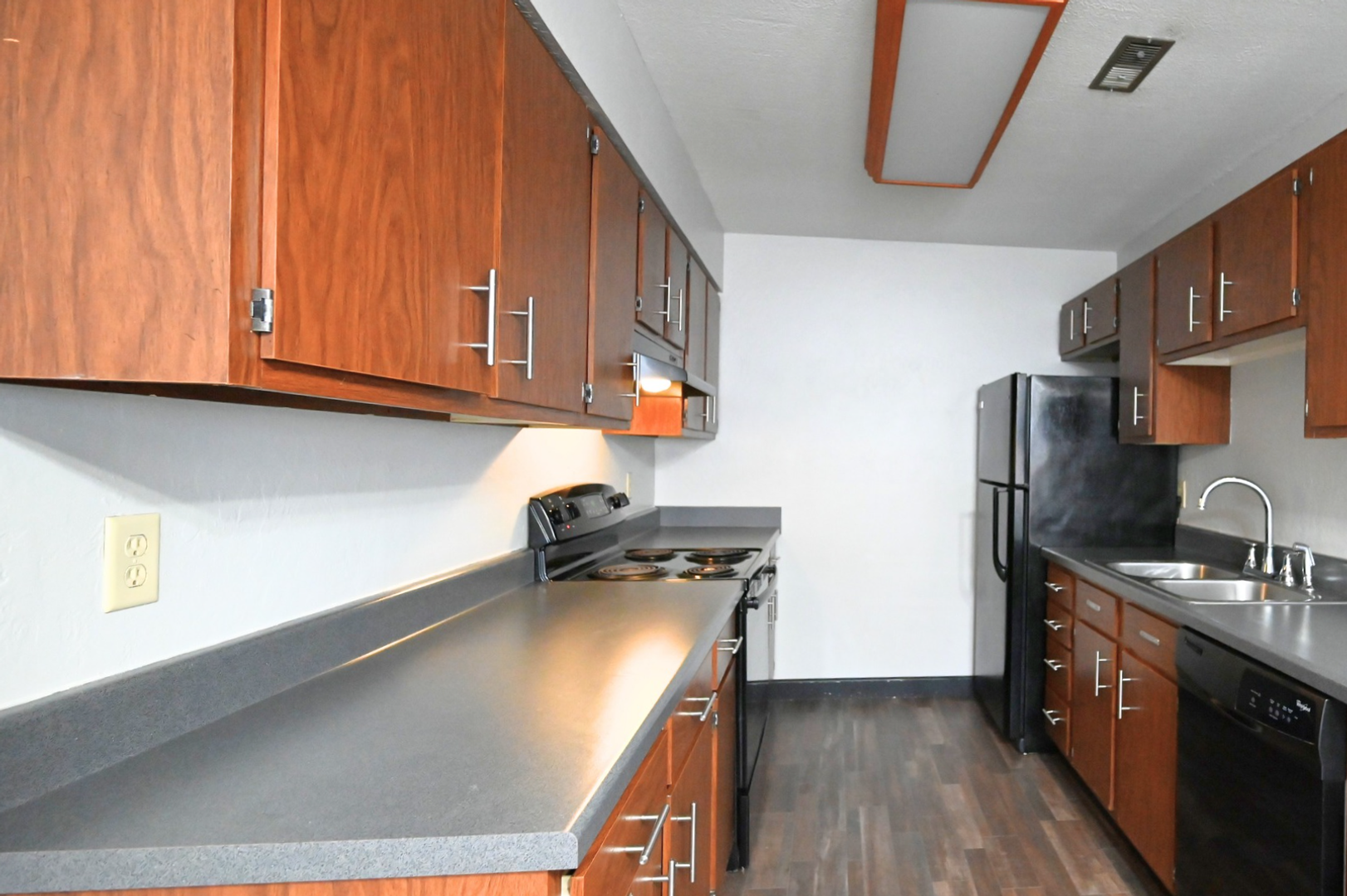 Dubuque Apartment: 3260 Raven Oaks Drive