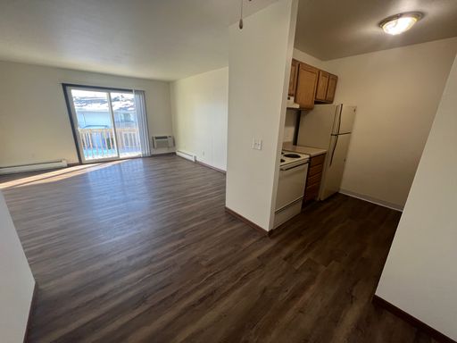 1 Bed / 1 Bath Apartment at Canterbury Court Apartments – photo 1