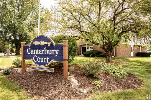 2 Bed / 1 Bath Apartment at Canterbury Court Apartments – photo 1
