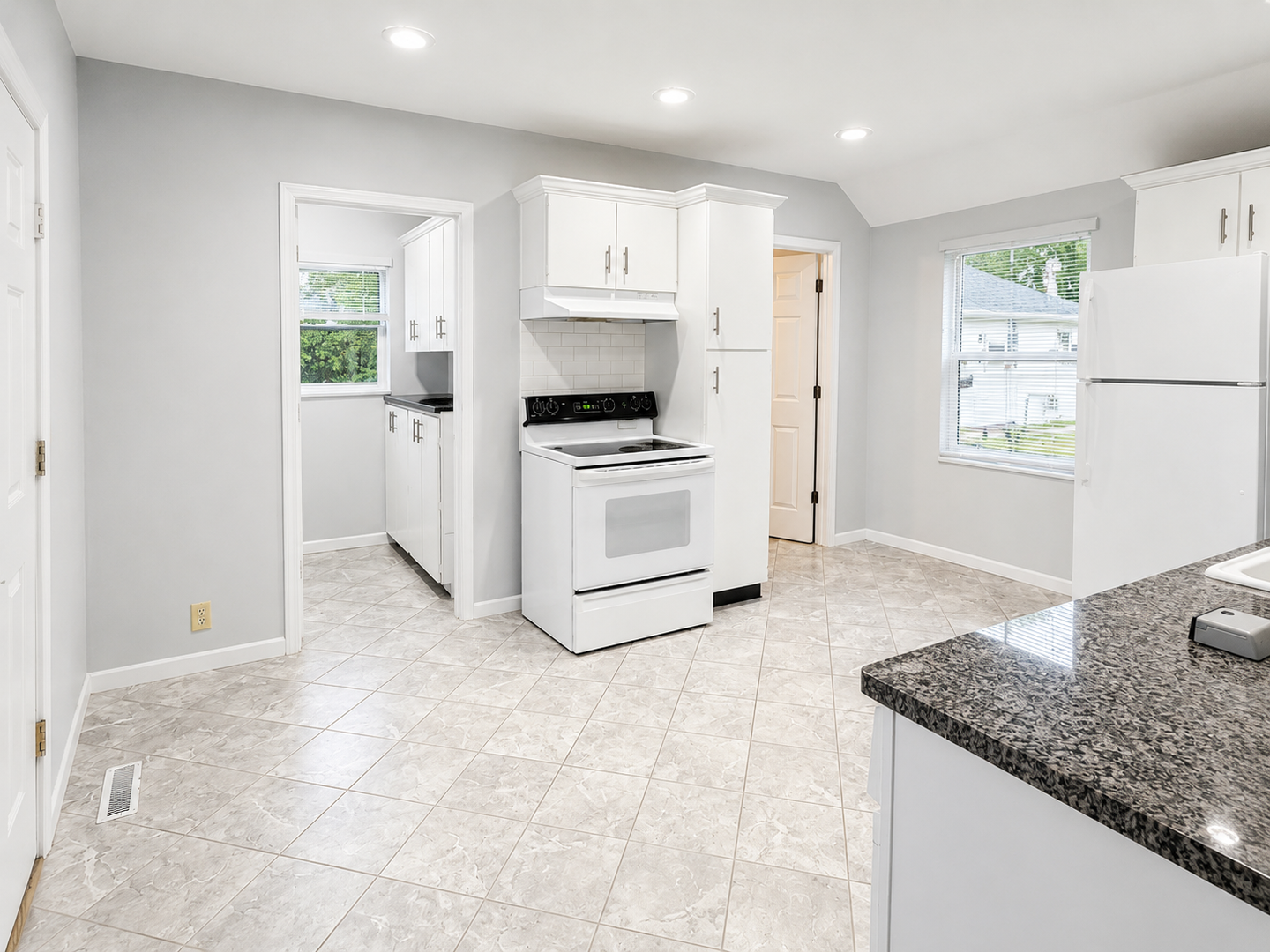 Dubuque House: 2092 Garfield Avenue