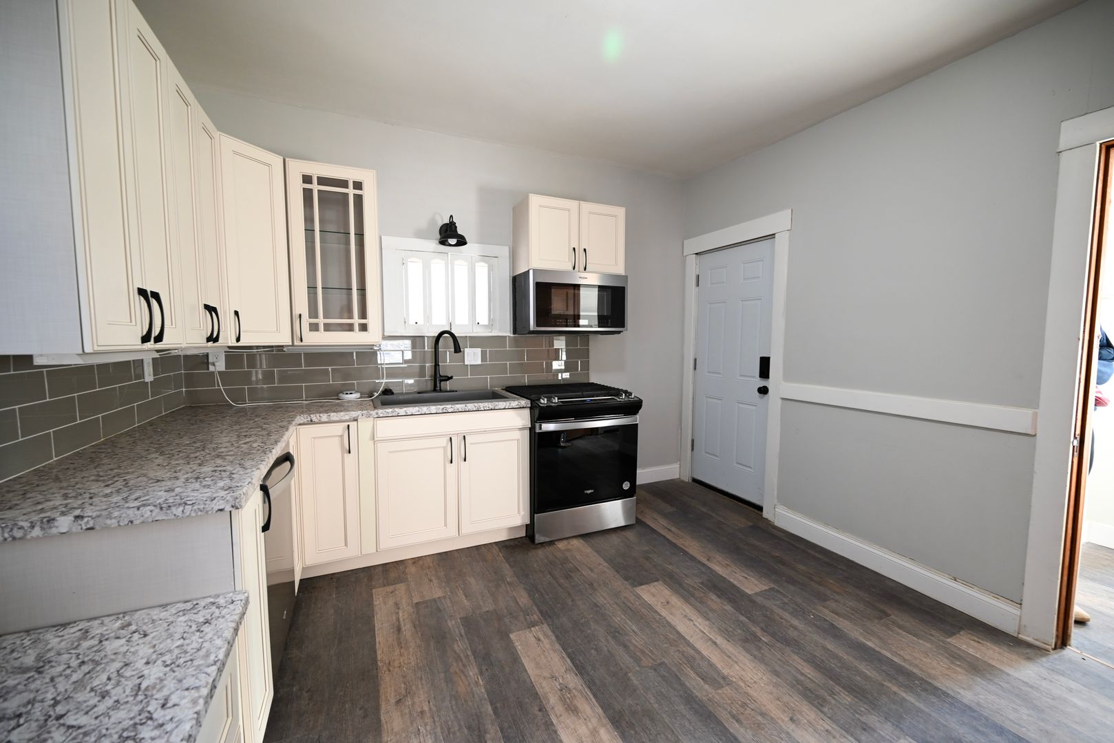 Madison Apartment: 405-407 W Main St