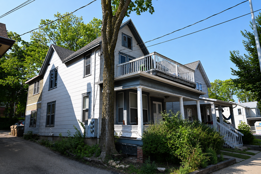 2 Bed / 1 Bath Duplex Downtown Madison – photo 1