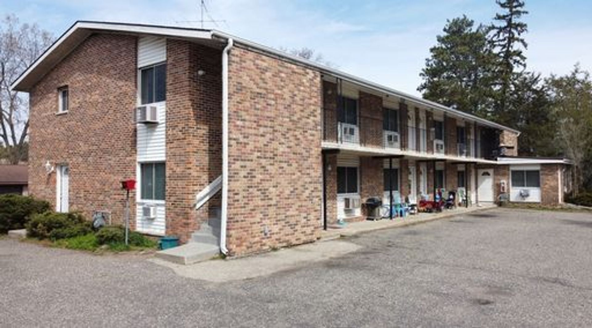 ADAMS Apartment: 535 N MAIN Street
