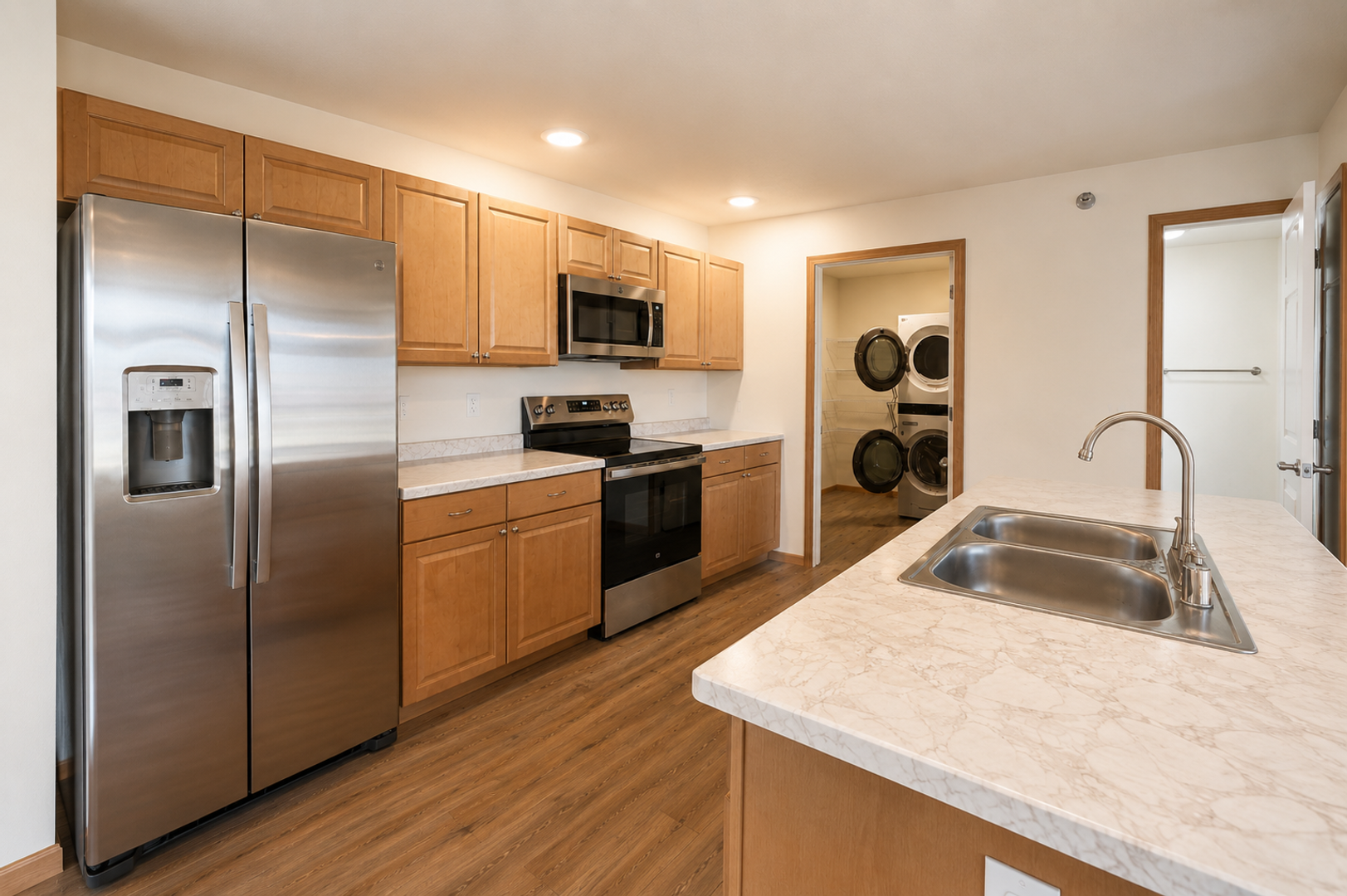 Tomah Apartment: 400 Larkin Street