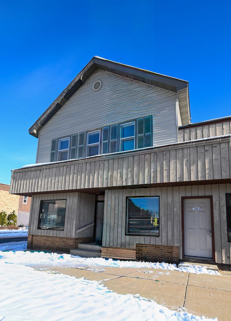 Tomah Apartment: 1200 1/2 Superior Ave