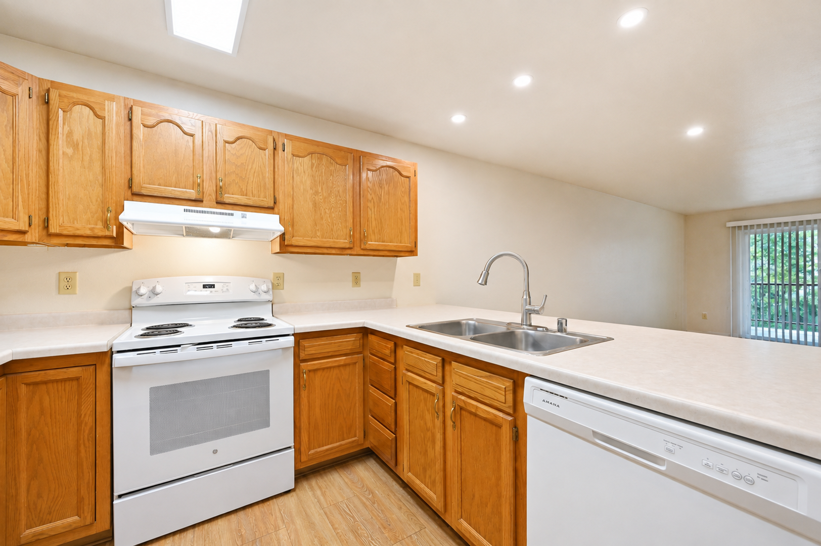 Madison Apartment: 1609 N. Thompson Dr.